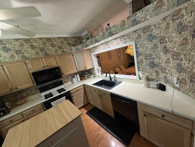 Foto del edificio - 842 S Lake Cir