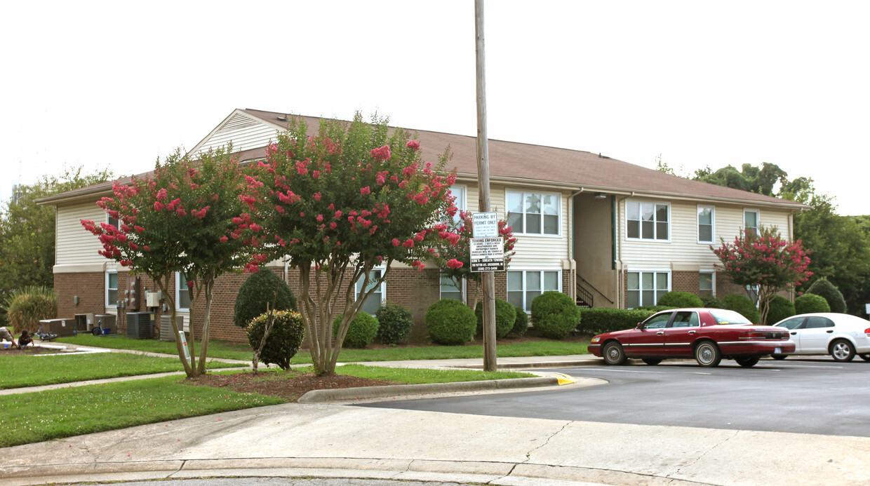 Primary Photo - Newgate Apartments