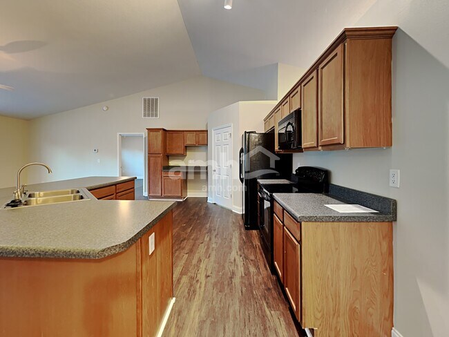 Foto del edificio - 230 Barberry Ln