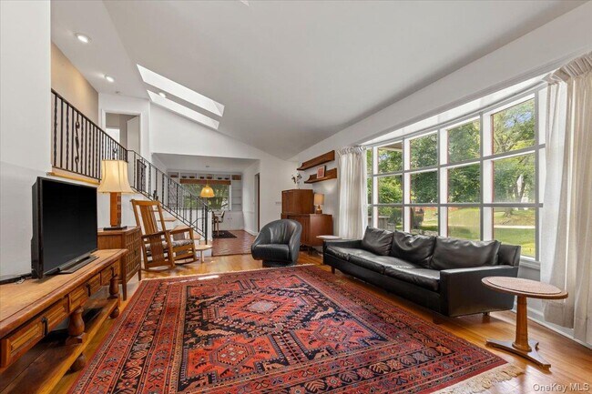 Building Photo - 18 Harvard Ln