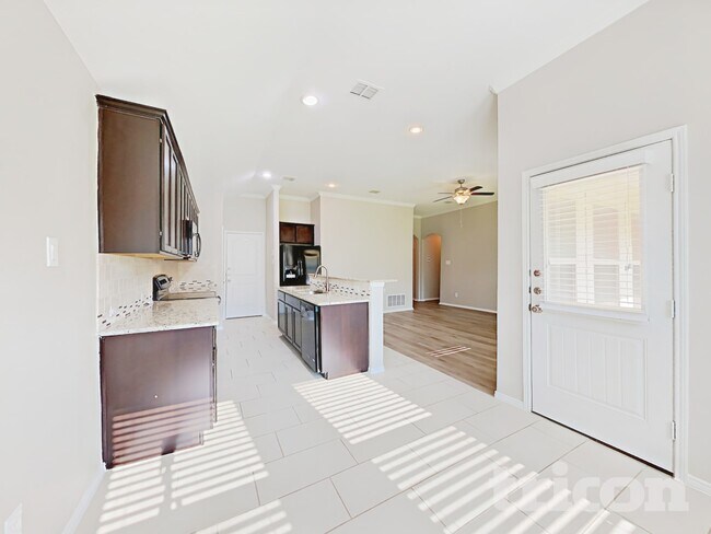 Building Photo - 529 Cheyenne Dr