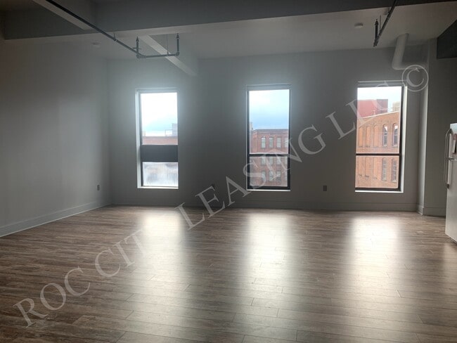 155 Saint Paul #512 Living Space - Hive@155 and Hive Andrews