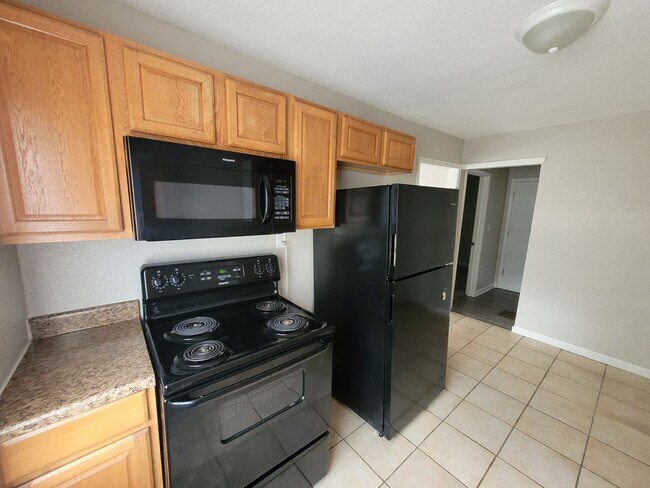 Foto del edificio - $595 - 1 bedroom/ 1 bathroom - Duplex.