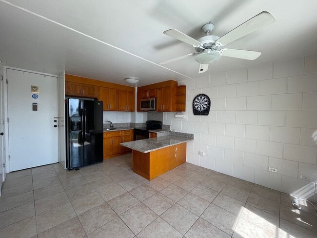Building Photo - Waialae Place - 1 bedroom, 1 bath unit w/1...