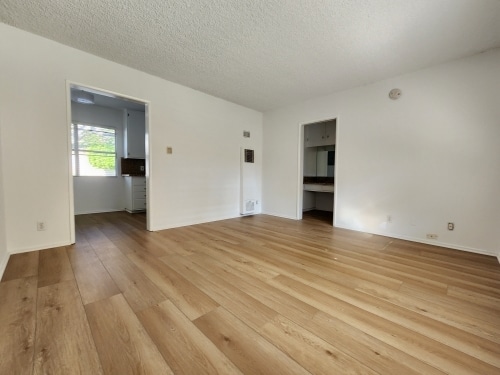 Interior Photo - 1439 Saltair Ave