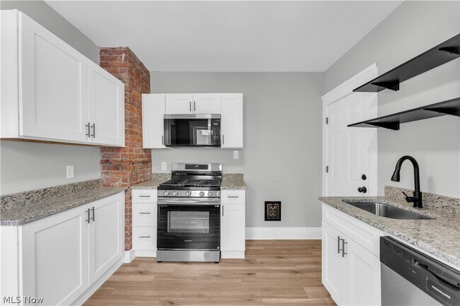 Foto del edificio - 2638 E 126th St