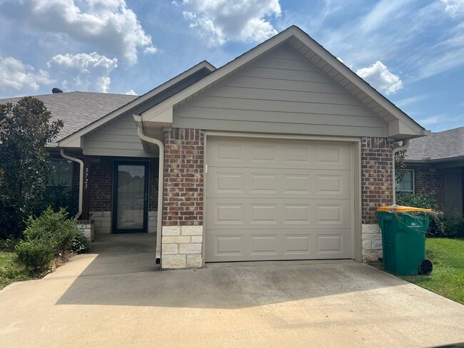 Building Photo - 3723 Trotter Ln