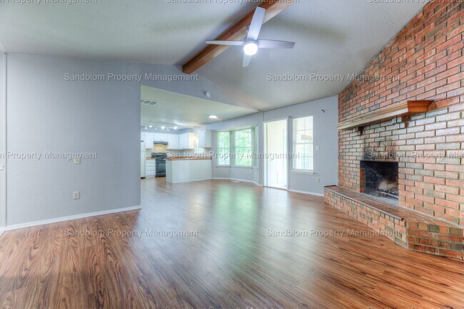 Building Photo - FOR LEASE | Owasso | $1550 Rent | 3 Bed, 2...