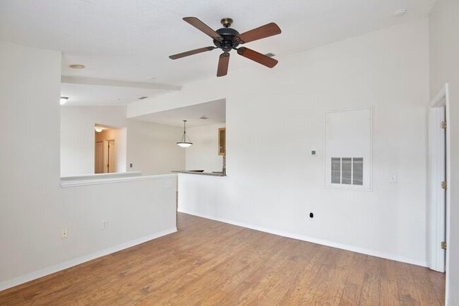 Foto del edificio - Stylish 3/2 Corner-Unit Condo with Resort ...