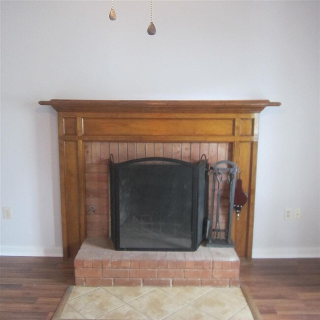 Building Photo - 331 Peach Orchard Dr