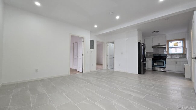 Foto del edificio - 63-87-87 Fitchett St