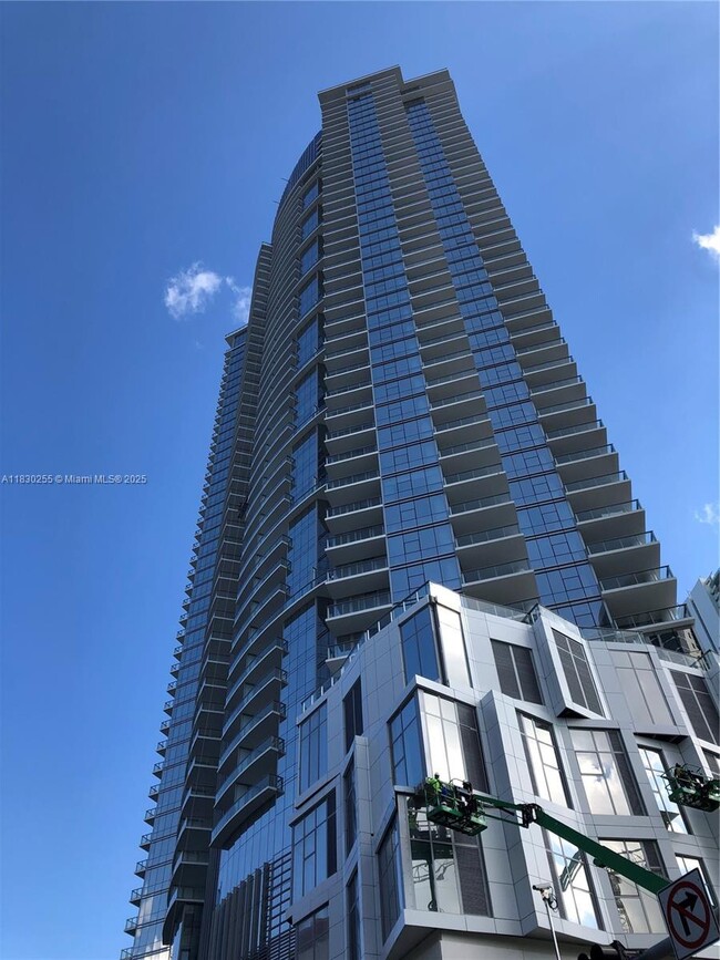 Building Photo - 851 NE 1st Ave