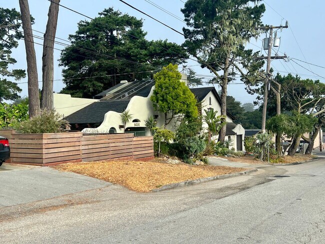 Building Photo - 671 Taylor St