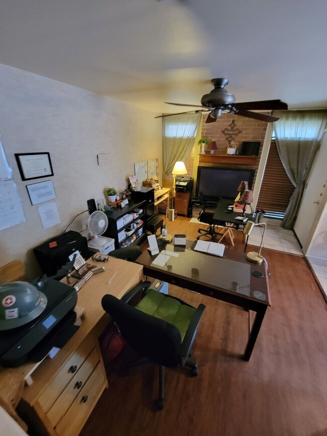 Building Photo - College Station - 1 bedroom /1.5 bath / 2 ...