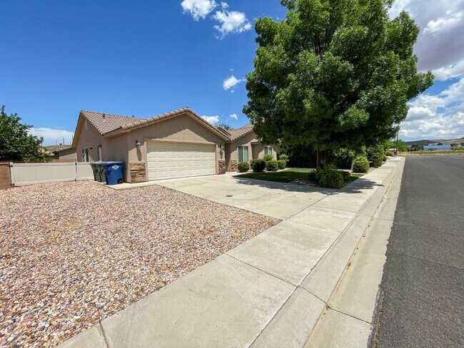 Building Photo - 1228 W 200 N