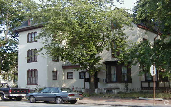 Primary Photo - 319-321 N 33rd St