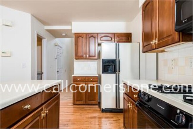 Building Photo - 5280 7 Oaks Dr