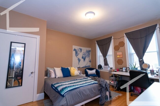Building Photo - 9/1/26 Renovated 5BR/2BA near BU, Harvard Ave, Green Line
