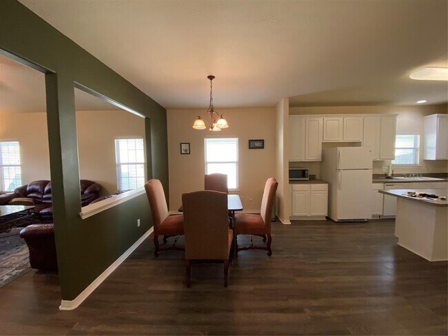 Building Photo - 10011 Sugarvine Ln