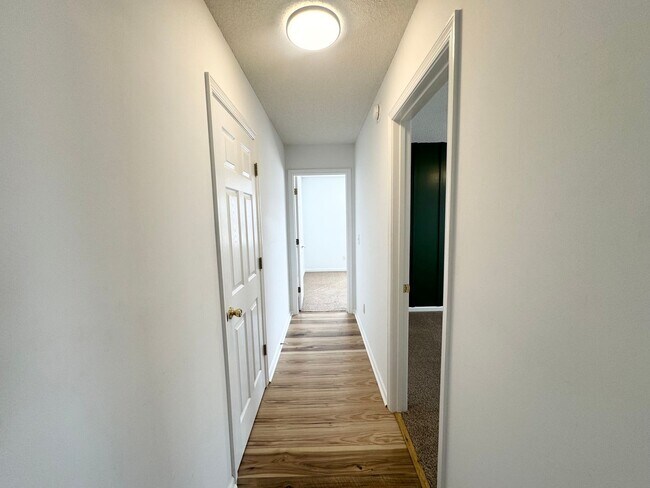 Building Photo - 111 Raintree Run