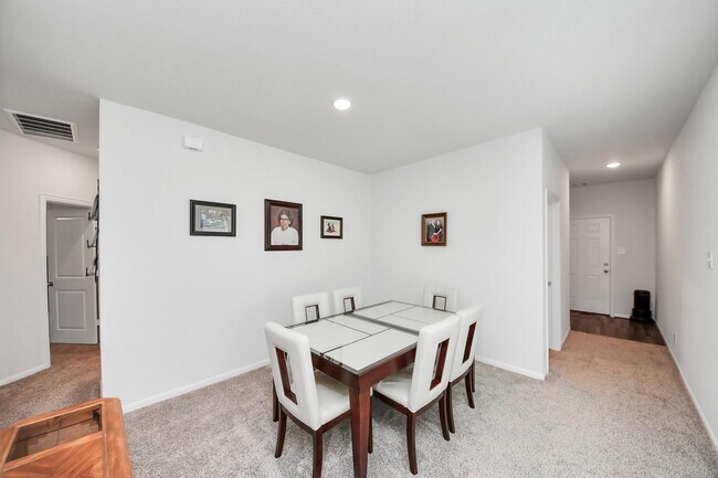 Foto del edificio - 1110 Bending Trl Dr