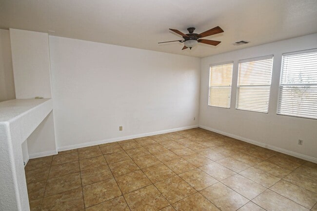 Building Photo - 132 Cadrow Castle Ct