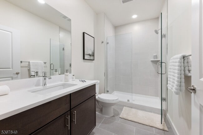 Building Photo - 1085 Bloomfield Ave