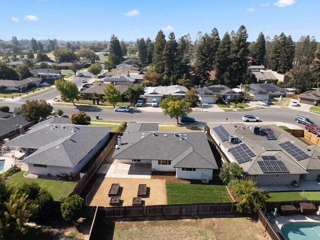 Foto del edificio - 6804 N Backer Ave