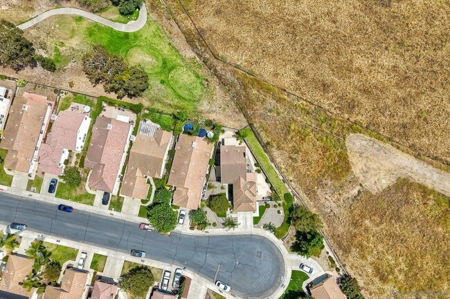 Foto del edificio - 2476 Fallbrook Pl