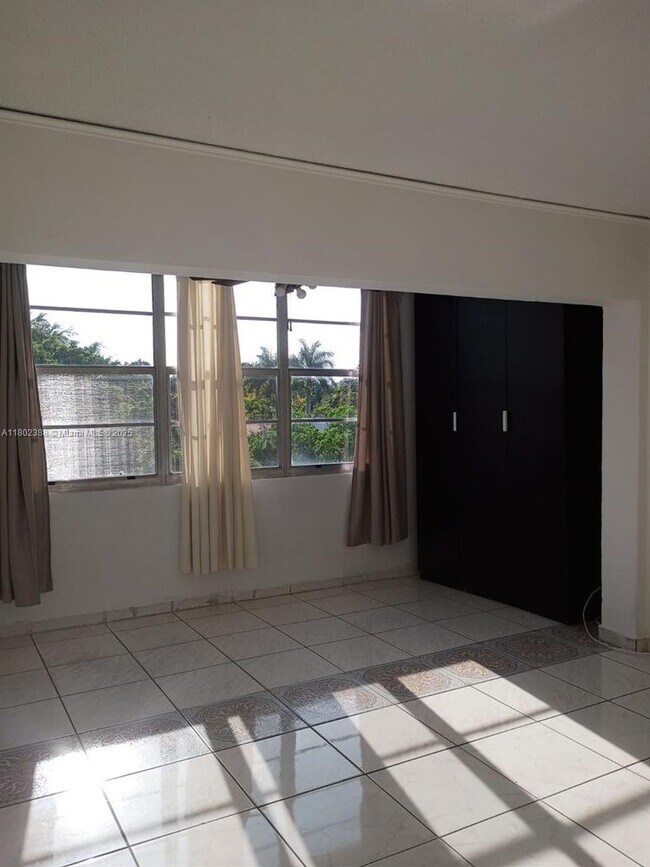Foto del edificio - 1800 SW 25th St