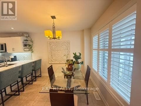 Building Photo - 5 James Arnott Crescent