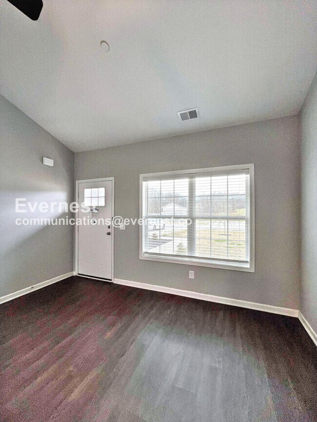 Building Photo - Limited Time Special Offer/ 4-Bedroom Home with Fenced Yard & Garage / Pet-Friendly / Available Now!