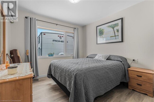 Photo du bâtiment - 221 Bowen Rd