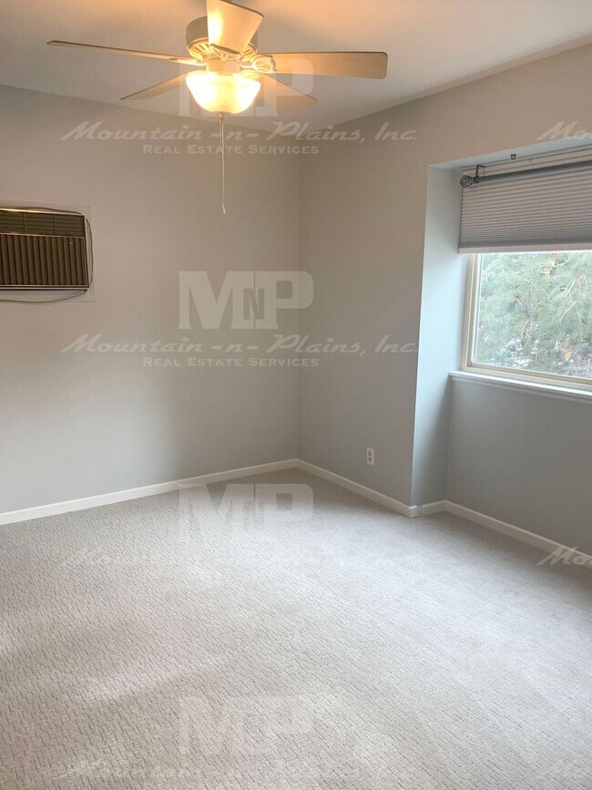 Foto del edificio - 2960 W Stuart St