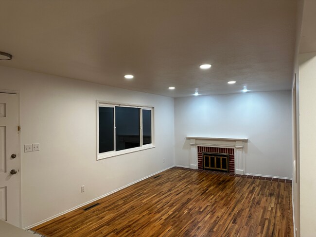 Foto del edificio - 2022 E Woodlawn Dr