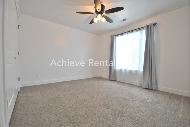 Building Photo - 230 W 1550 N
