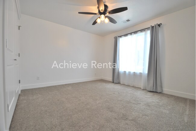 Foto del edificio - 230 W 1550 N
