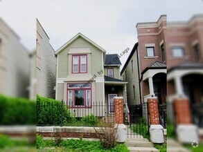 Building Photo - 530 E 45th St