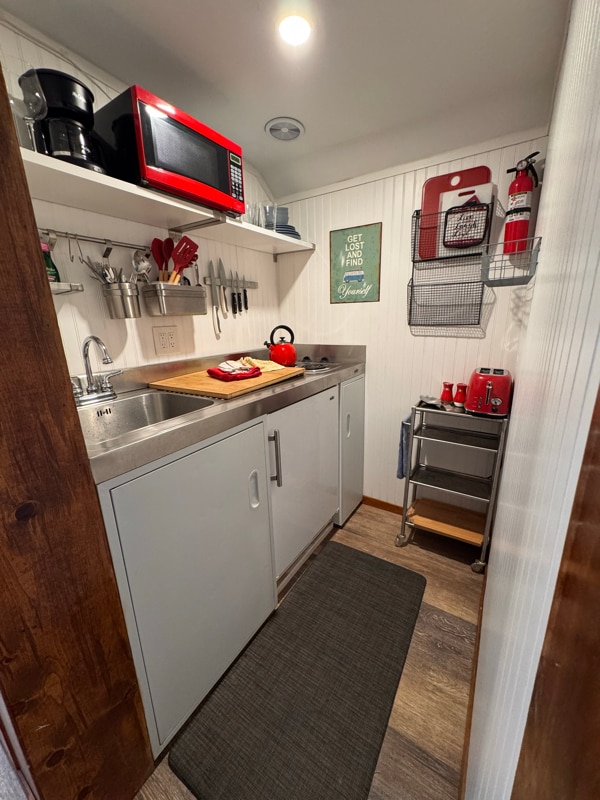 Building Photo - 451 Brassie Ave