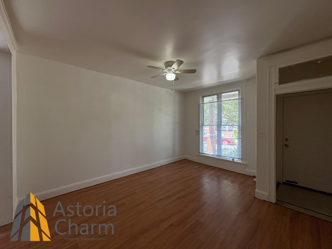 Building Photo - Comfortable 3-Bedroom with Hardwood Floors...