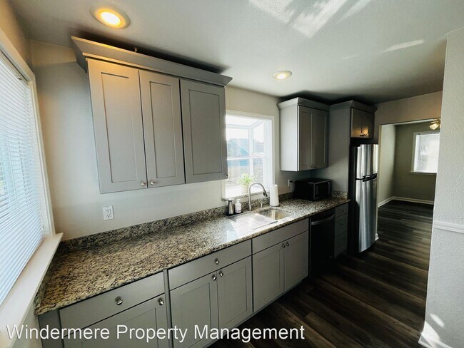Building Photo - 3 br, 1.5 bath House - 19573 2nd Avenue NE