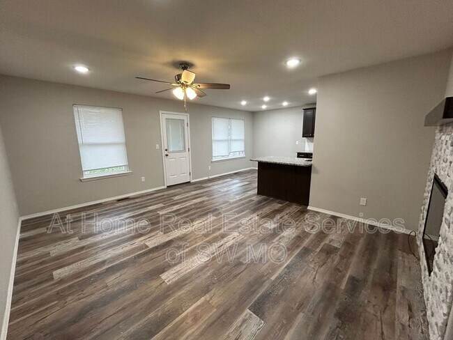 Building Photo - 673 S Southgate Dr