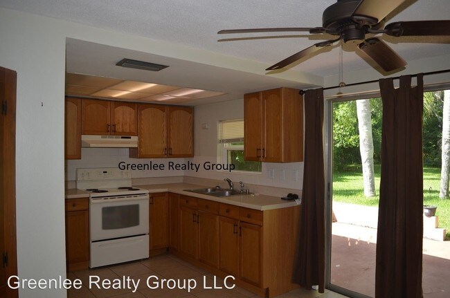 Building Photo - 2 br, 1.5 bath House - 7239 Redbud Ct