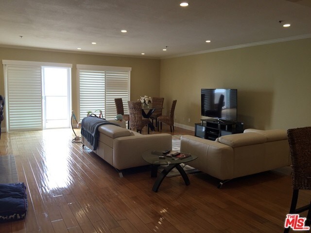 Primary Photo - 1230 E Ocean Blvd