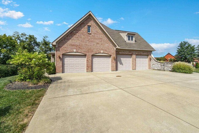 Building Photo - 627 Rivershore Dr