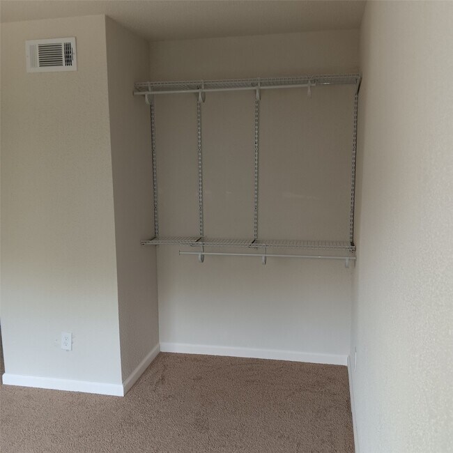 Building Photo - 5650 Birchmont Dr