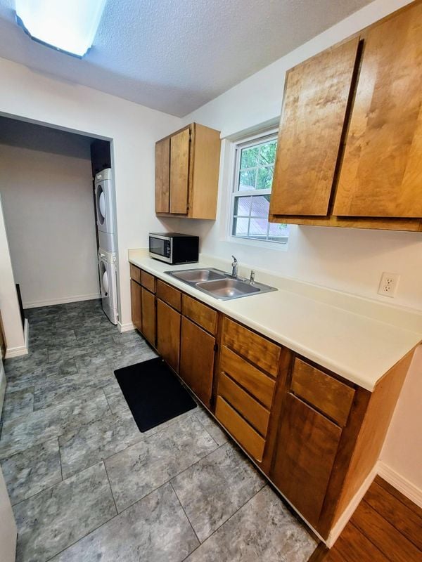 Building Photo - 3088 Log Cabin Ln