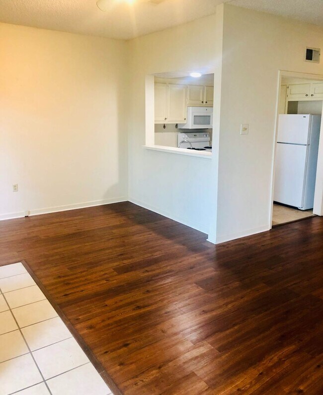 Foto del edificio - First-floor spacious 1-bedroom on LSU bus route