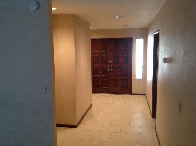Foto del edificio - 3 BEDROOM HOME IN SPRING VALLEY LAKE!