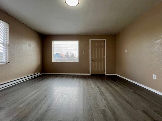 Building Photo - C914